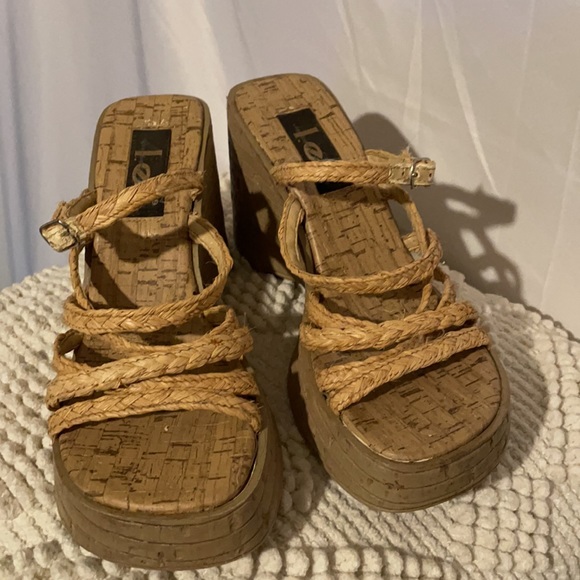 Y2K Chunky Platform Sandals - Picture 3 of 9